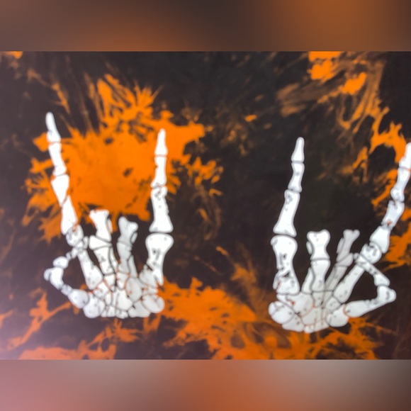 Tie Dye Rock Crop - Picture 2 of 3